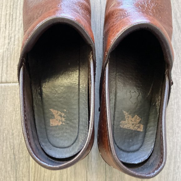 Size 38 Dansko Tooled Leather Clogs - Picture 8 of 12